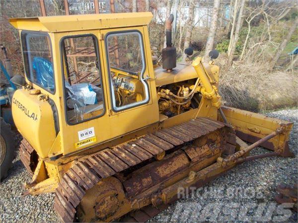 CAT D4D Buldozer sobre oruga