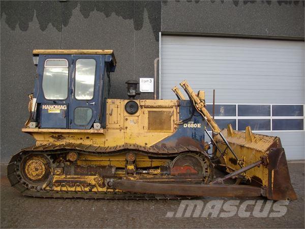 Hanomag D680E Buldozer sobre oruga