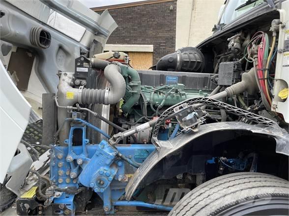 Volvo VNL64T630 Camiones tractor