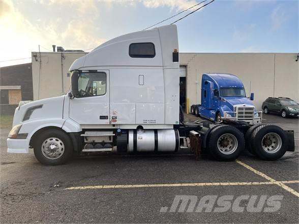 Volvo VNL64T670 Camiones tractor