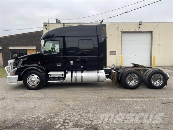 Volvo VNL64T730 Camiones tractor