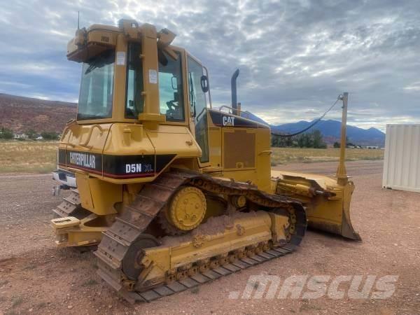 CAT D5N Buldozer sobre oruga