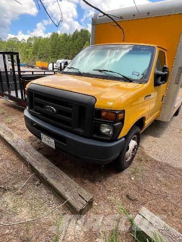 Ford E350 Camiones con caja de remolque