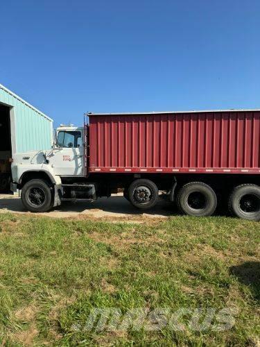 Ford L8000 Camiones para granja y transporte de granos