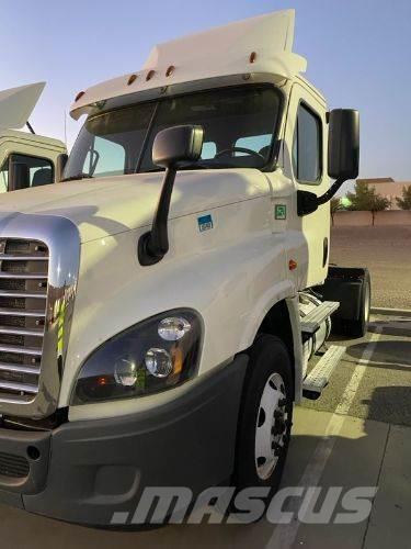 Freightliner X12542ST Otros