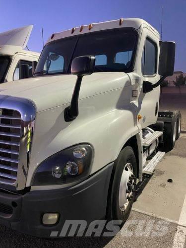 Freightliner X12564ST Otros