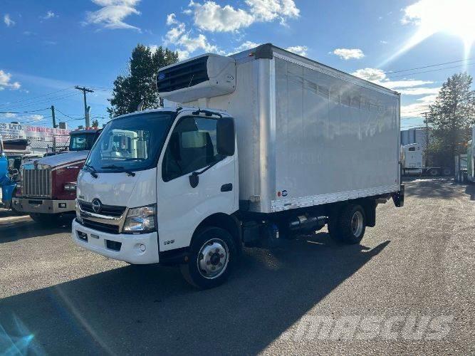 Hino 195 Camiones con caja de remolque