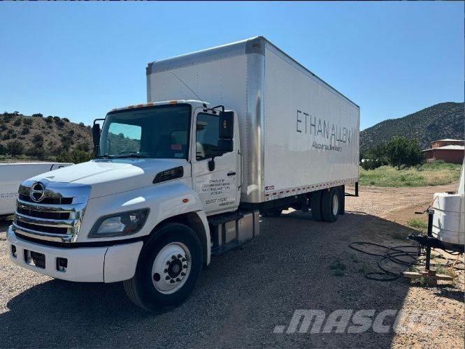 Hino 268A Camiones con caja de remolque