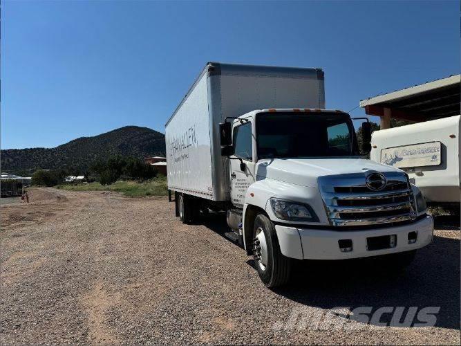 Hino 268A Camiones con caja de remolque