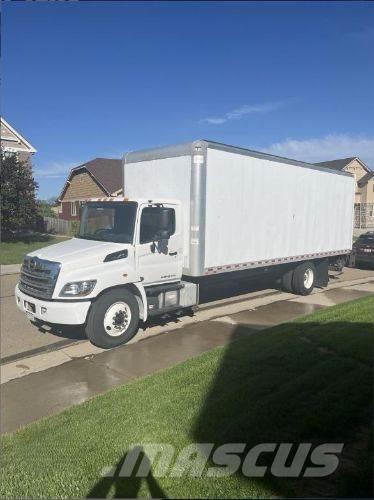 Hino 268A Camiones con caja de remolque