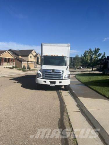 Hino 268A Camiones con caja de remolque