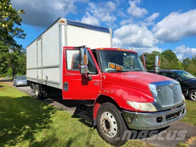 International 4300 Camiones con caja de remolque