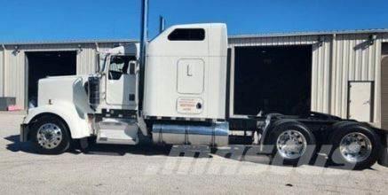 Kenworth W900L Otros