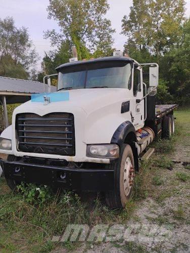 Mack Granite Camiones de cama baja