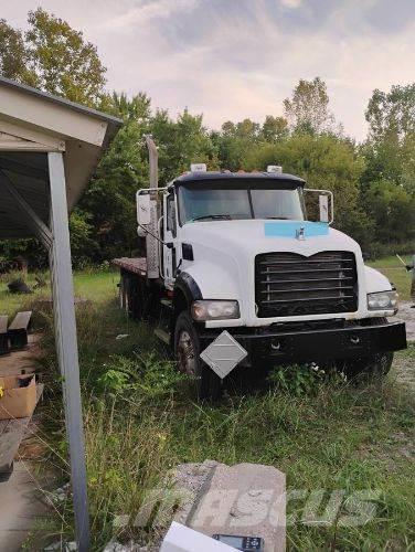 Mack Granite Camiones de cama baja