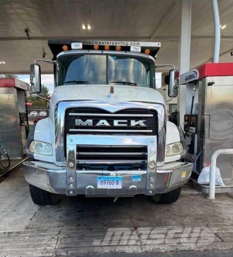 Mack Granite Bañeras basculantes usadas