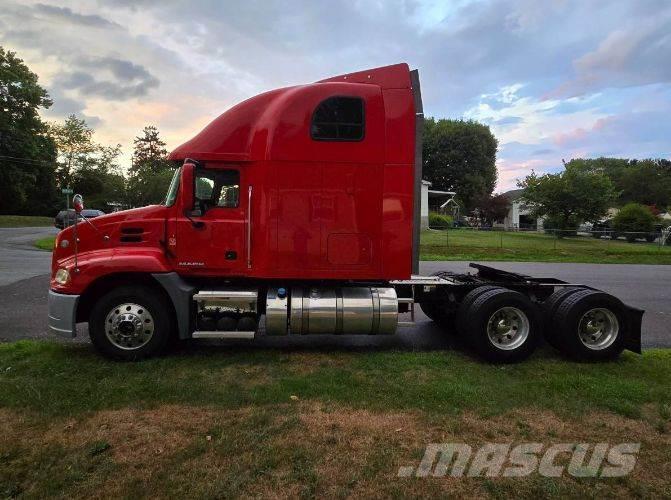 Mack Pinnacle Camiones tractor