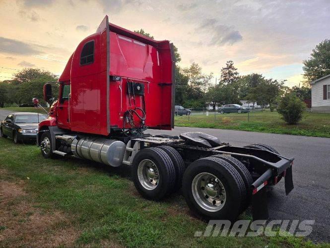 Mack Pinnacle Camiones tractor