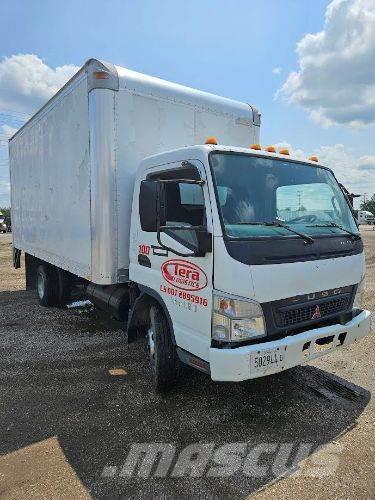 Mitsubishi Fuso Camiones con caja de remolque