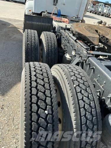 Peterbilt 384 Camiones tractor