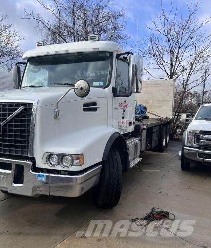 Volvo VHD84B300 Camiones de cama baja