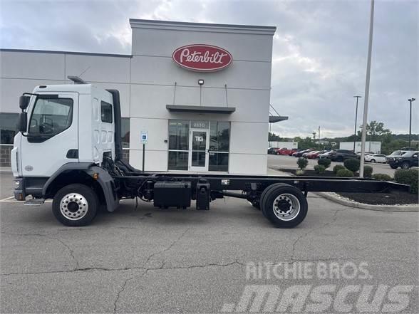 Peterbilt 220 Camiones con chasís y cabina