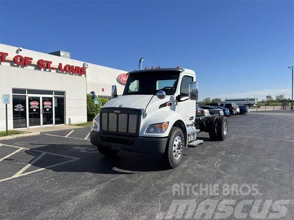 Peterbilt 537 Camiones con chasís y cabina