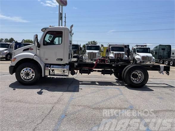 Peterbilt 537 Camiones con chasís y cabina