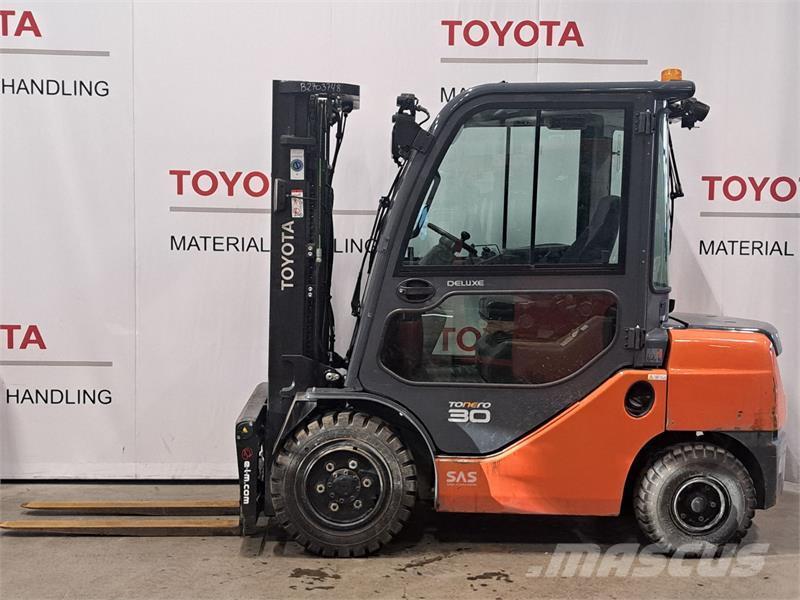 Toyota 02-8FDF30 Camiones diesel