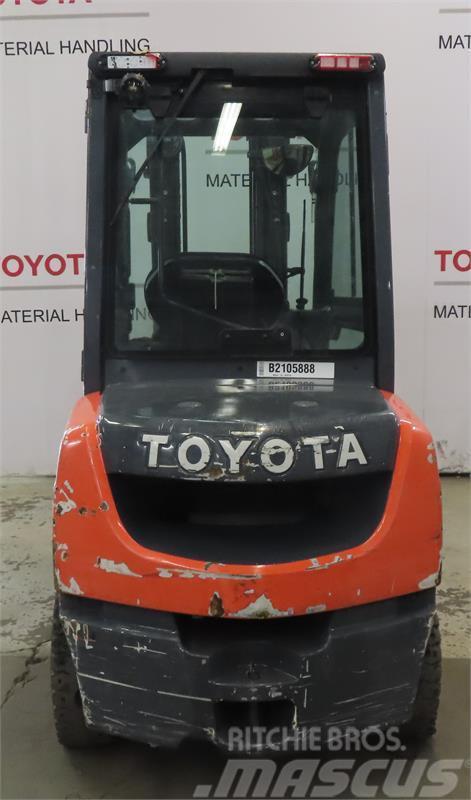 Toyota 02-8FDF30 Camiones diesel