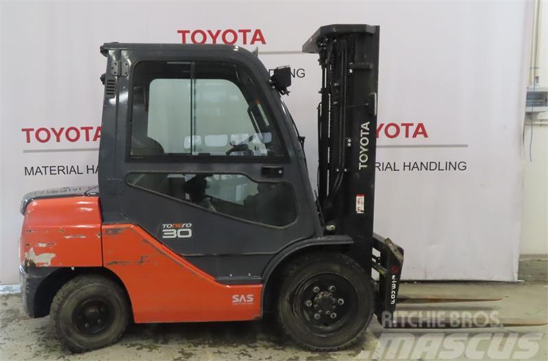 Toyota 02-8FDF30 Camiones diesel