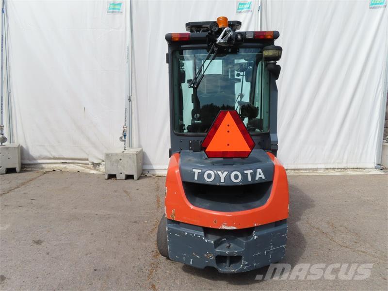 Toyota 02-8FDJF35 Camiones diesel