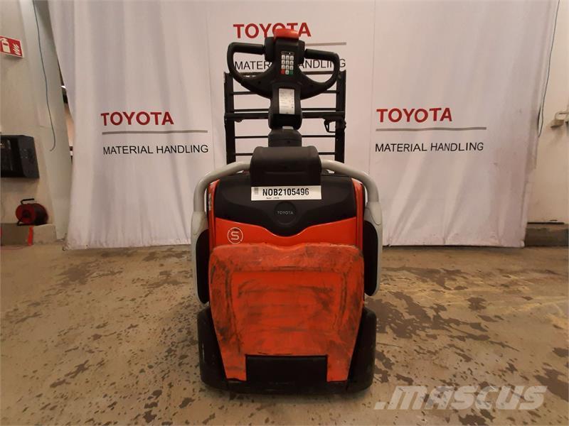 Toyota LPE220 Montacargas con plataformas de baja elevación