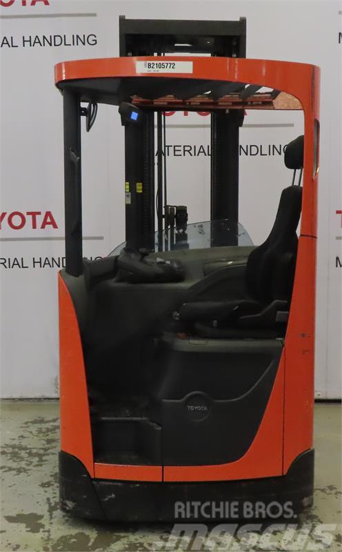 Toyota RRE140H Montacargas de alcance de gran altura