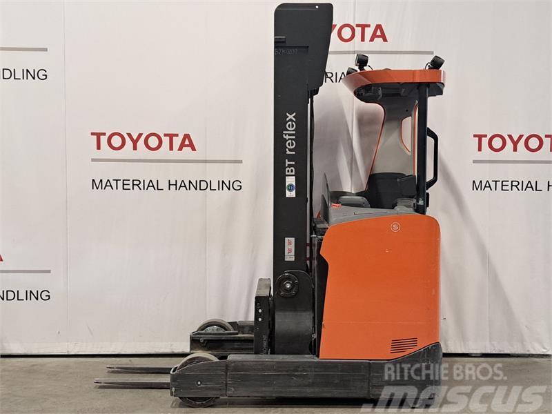 Toyota RRE180H Montacargas de alcance de gran altura