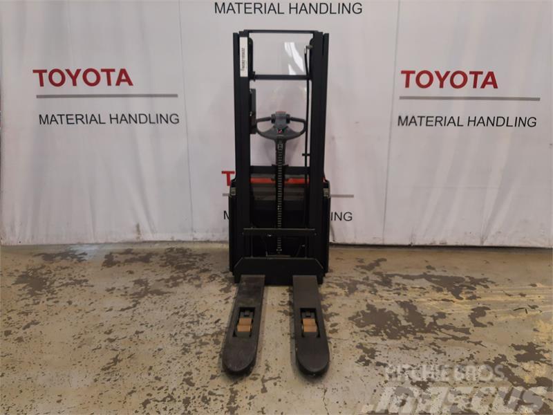 Toyota SWE120L Montacargas manual