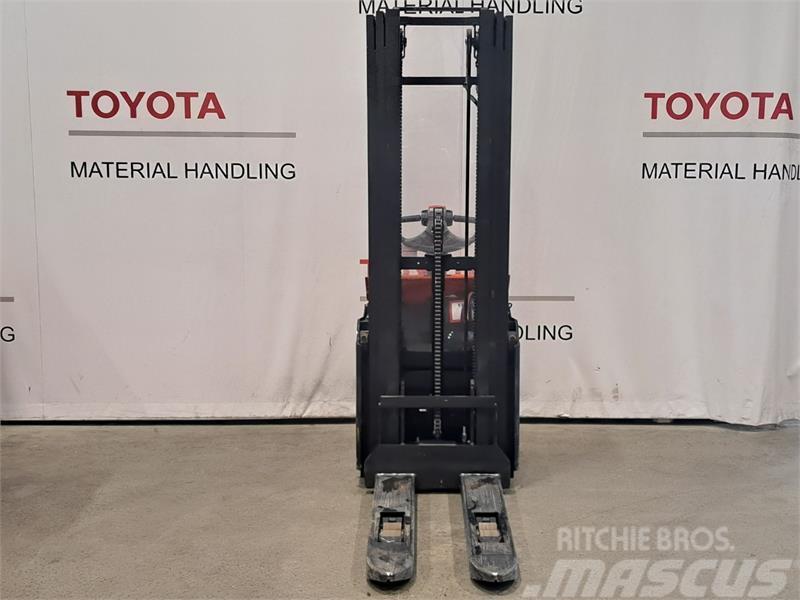 Toyota SWE140L Montacargas manual