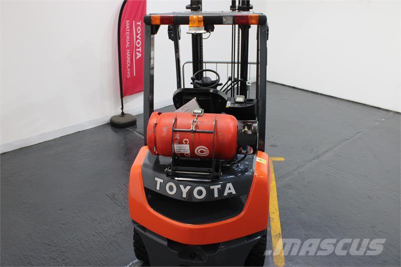 Toyota 02-8FGF25 Camiones diesel