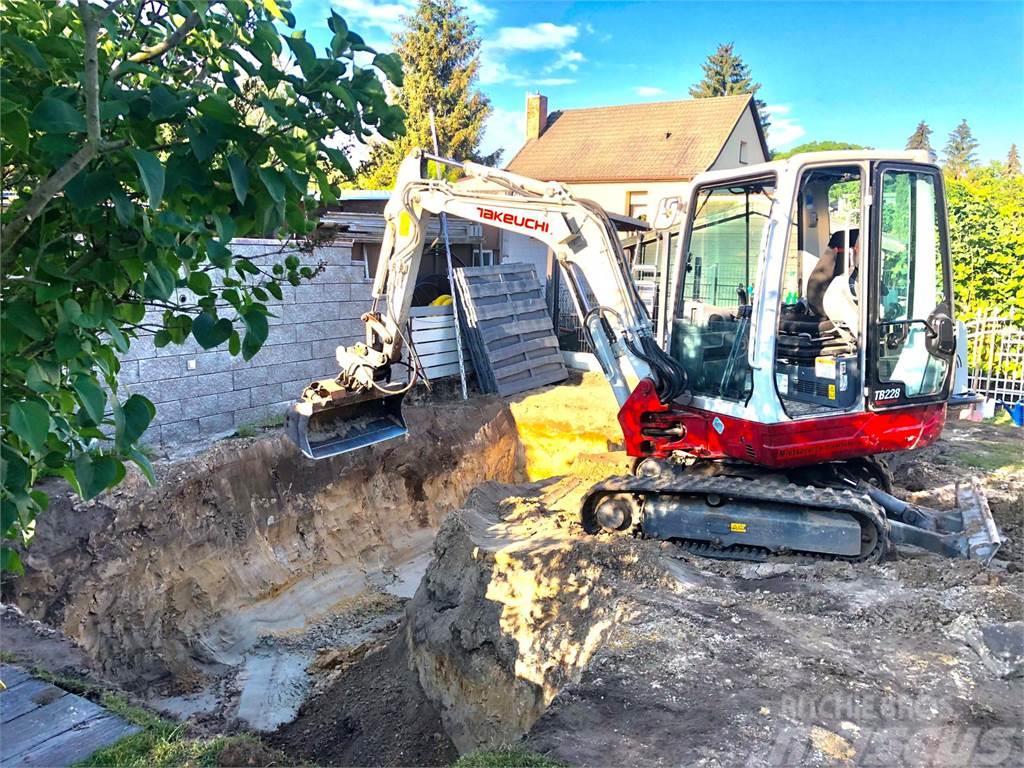 Takeuchi TB228H Excavadoras 7t - 12t