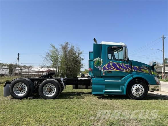 Volvo VNL64T300 Camiones tractor