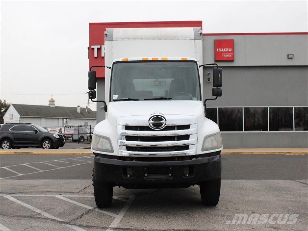 Hino 268A Camiones con caja de remolque