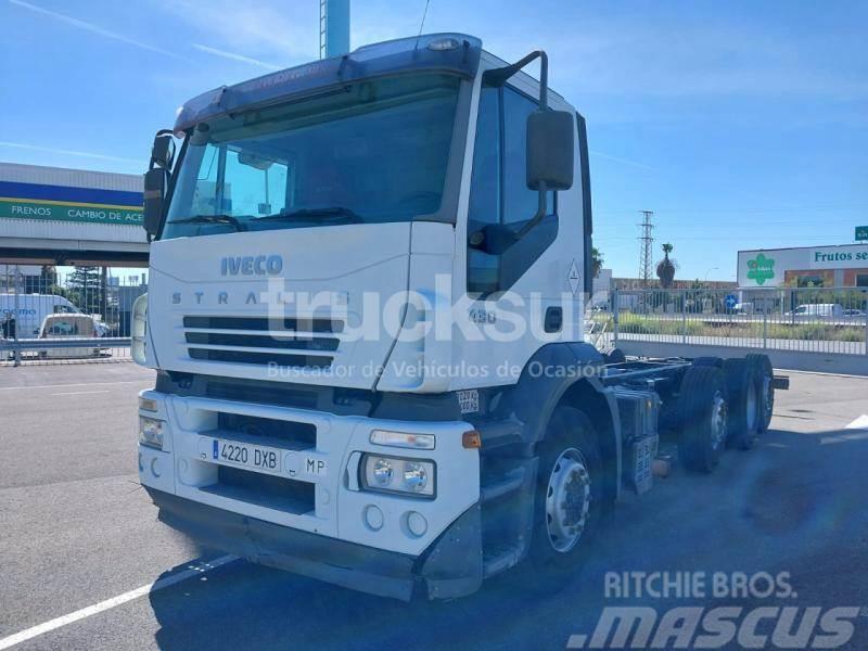 Iveco Stralis Camiones con chasís y cabina