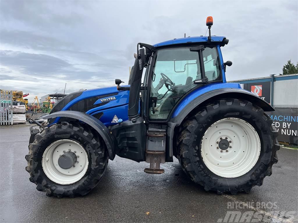 Valtra T214V Tractores