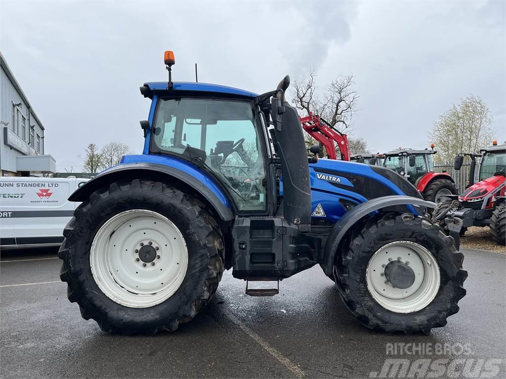 Valtra T214V Tractores