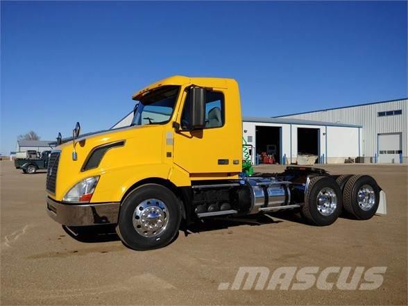 Volvo VNL64T300 Camiones tractor