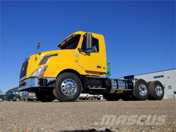 Volvo VNL64T300 Camiones tractor