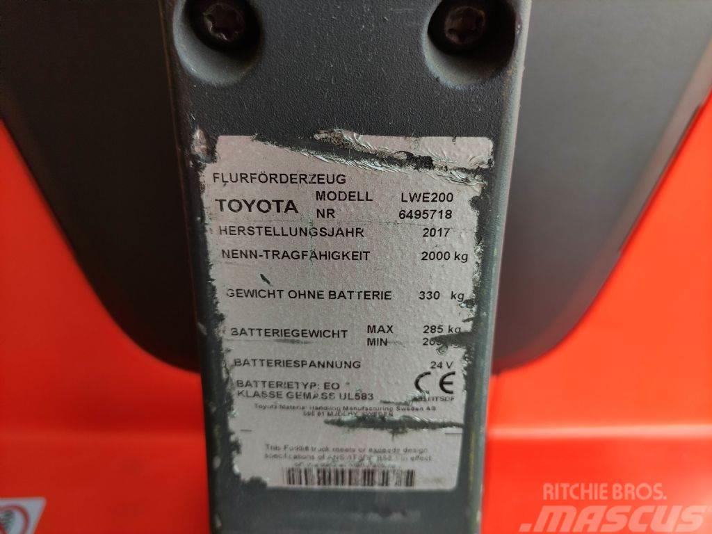 Toyota LWE200 Montacargas de baja elevación